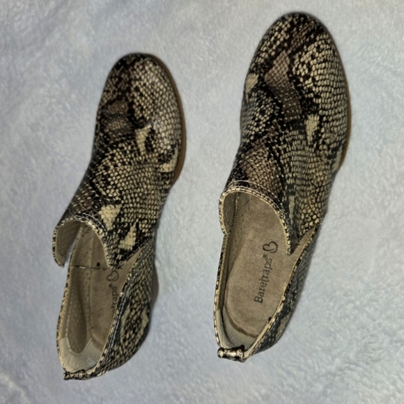 Baretraps Women's Snake Skin Print Ankle Booties - Gold Size 6 1/2 Classic - Picture 5 of 10